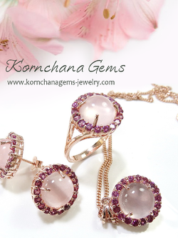 อัญมณีสำหรับคนเกิดวันอังคาร พลอยโรสควอทซ์สีชมพูสวยหวาน ทั้งเซ็ทประกอบด้วยแหวน ต่างหู จี้พร้อมสร้อยคอเงินแท้ ชุบพิงค์โกลด์ ชิ้นงานคุณภาพ ไม่พอใจยินดีคืนเงิน