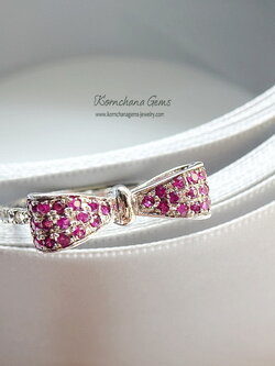 Bow ruby ring แหวนทับทิมรูปโบว์ (แหวนพลอยผู้หญิง) บ่าแหวนฝังพลอยขาว น่ารักมาก ชุบทองคำขาว ตัวเรือนเงินแท้