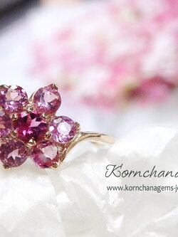 แหวนดอกไม้พลอยทัวร์มาลีนสีชมพู กลีบดอกไม้ชมพูเข้มสลับชมพูอ่อน สวยหวานน่ารัก ใส่ติดนิ้วได้ทุกวัน ตัวเรือนเงินแท้ silver925 จัดส่งรวดเร็ว