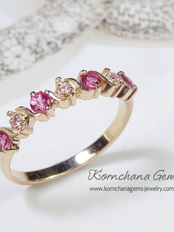 แหวนพลอยสีชมพู พิงค์ทัวร์มาลีนสีชมพูเข้มสลับพิงค์แซฟไฟร์สีชมพูอ่อน แมทซ์กับตัวเรือนเงินแท้สีพิงค์โกลด์ สวยหวาน น่ารักมาก