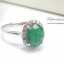 แหวนพลอยแท้ แหวนพลอยมรกตแท้สีเขียวรูปไข่ล้อมพลอยขาวไวท์โทพาส white topaz คลาสสิคสไตล์ ใส่ได้ตลอด ไม่มีตกยุค ตัวเรือนเงิน