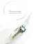 แหวนพลอยเขียวส่อง หรือ green sapphire สีเขียวเหนี่ยวทรัพย์ นำโชค เขียวส่องเป็นพลอยที่นับวันยิ่งหายาก ดีไซน์เรียบง่าย ใส่ติดนิ้วได้ทุกวัน ตัวเรือนแหวนเงินแท้ silver925